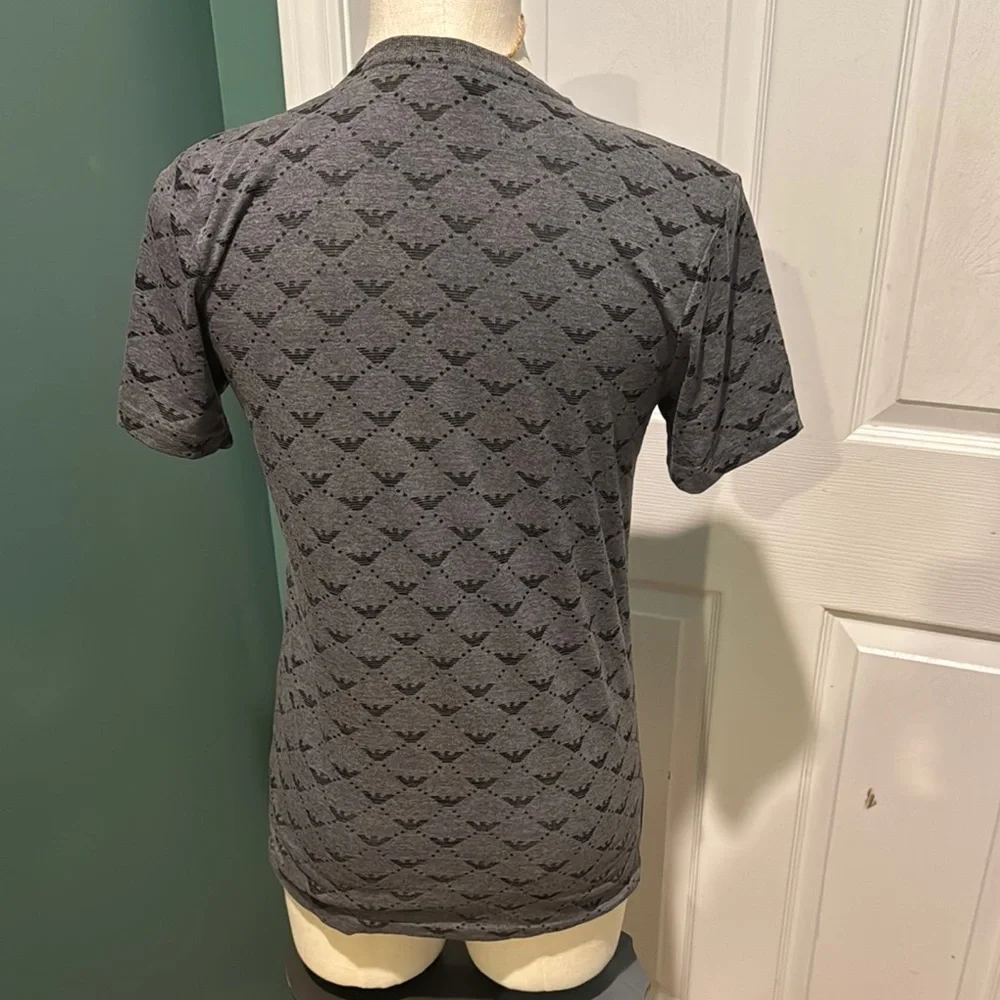 ARMANI Jeans All Over‎ Eagle Print v-neck T-shirt size Small. NWOT - Picture 4 of 6